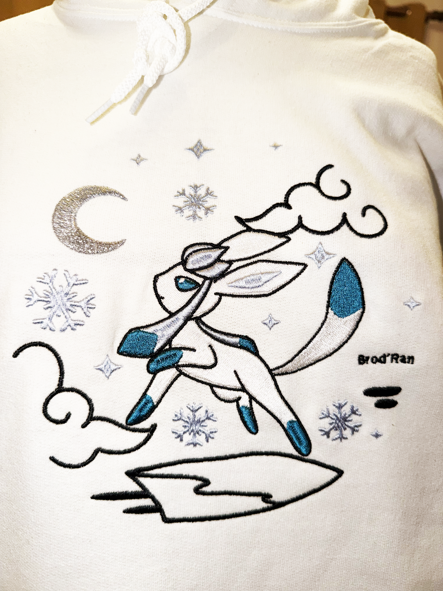 Givrali | Pokémon | Sweat à capuche brodé