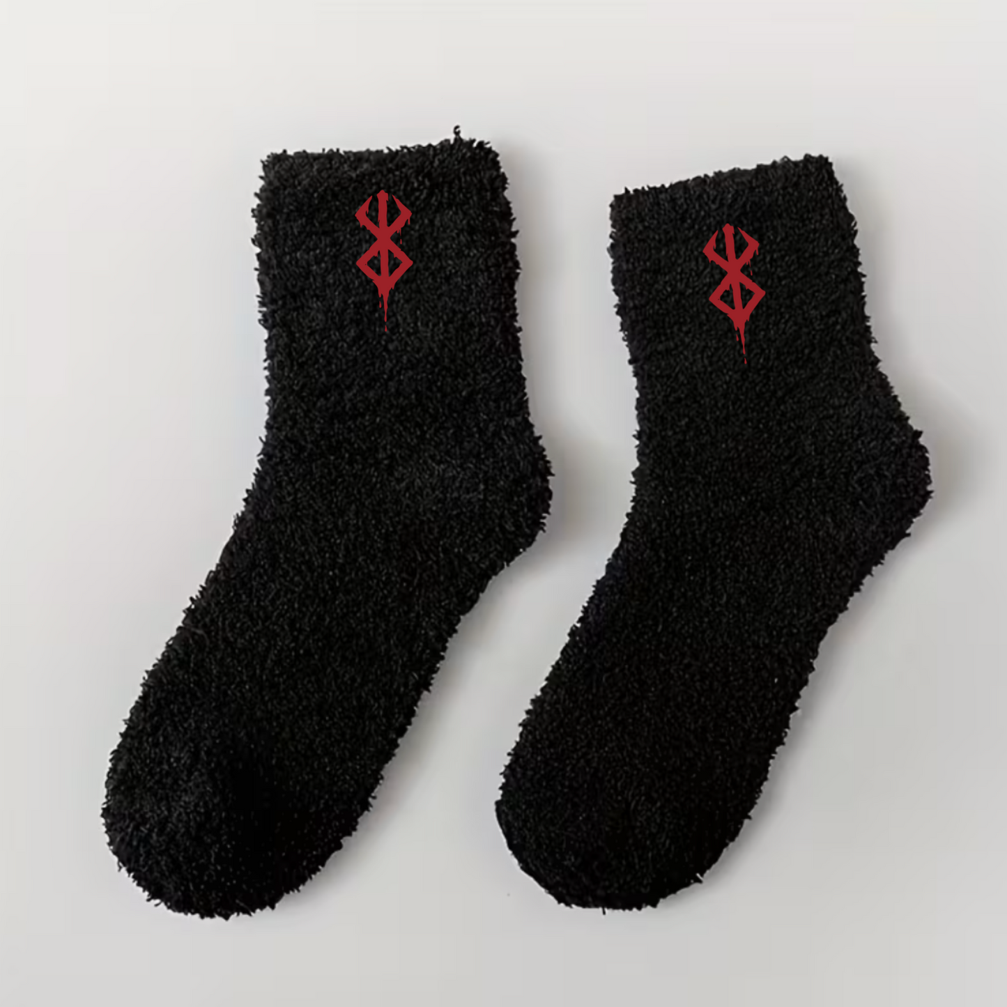 Marque | BERSERK | Chaussettes fluffy brodées