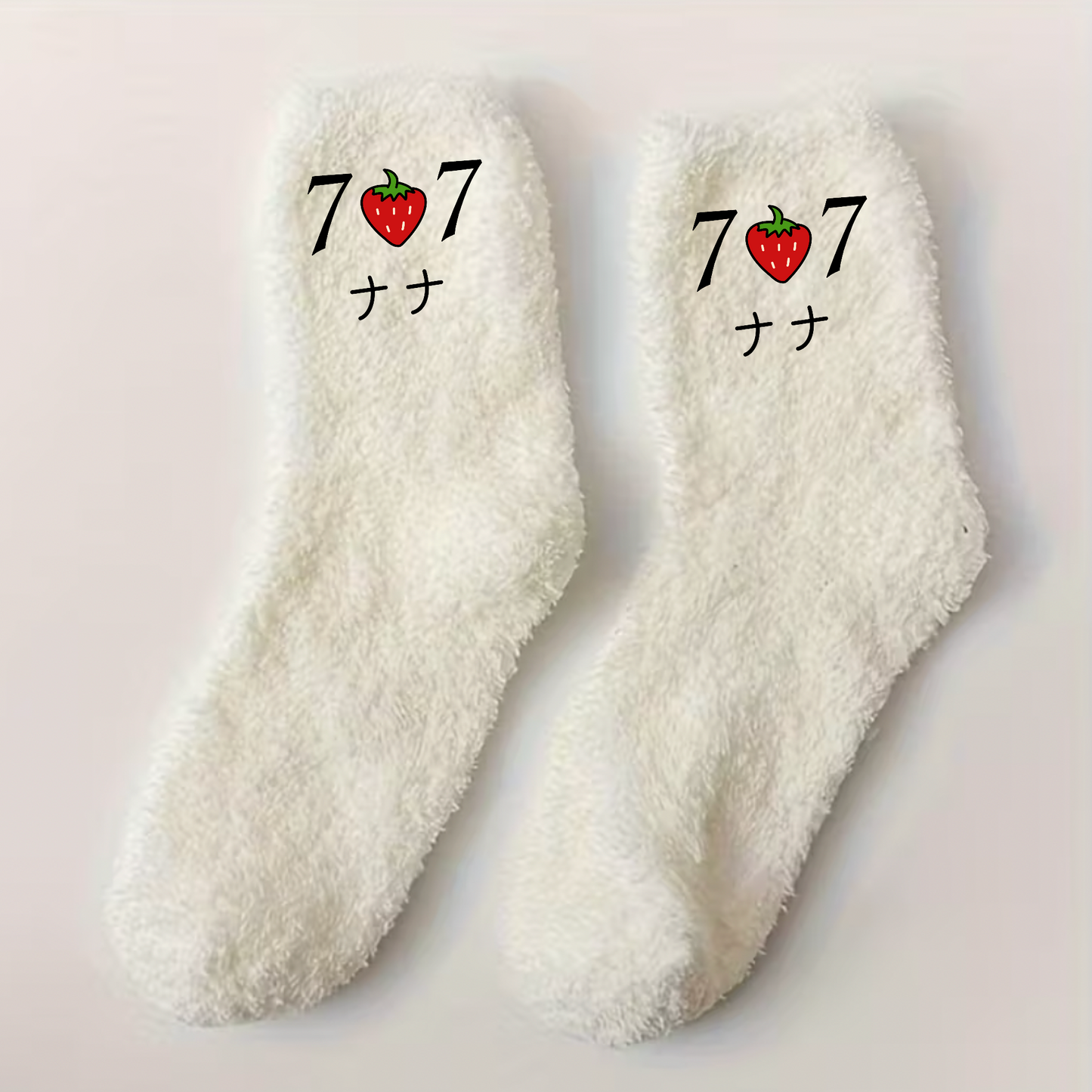 Hachi | NANA | Chaussettes fluffy brodées